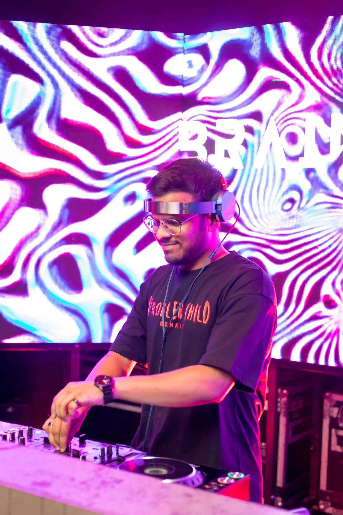 Professional DJ (Disc Jockey)