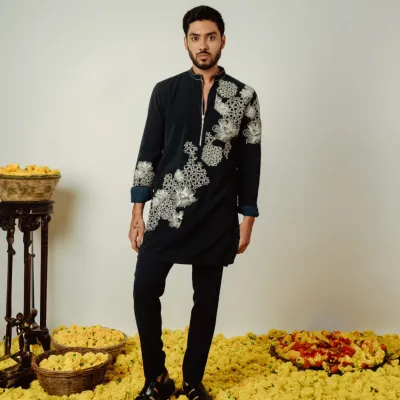I am a fashion model , confident on camera and can talk English, Hindi and Kannada 