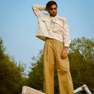 I am a fashion model , confident on camera and can talk English, Hindi and Kannada 