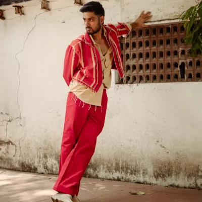 I am a fashion model , confident on camera and can talk English, Hindi and Kannada 