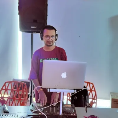 Dj