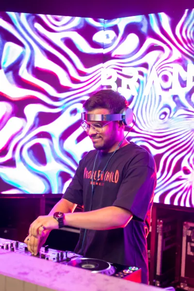 Professional DJ (Disc Jockey)