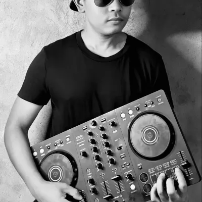 DJ