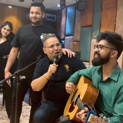 Singer, Guitarist & A Pianist