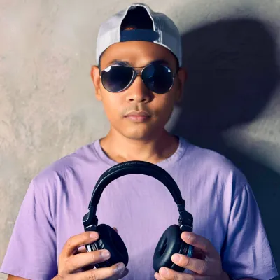 DJ