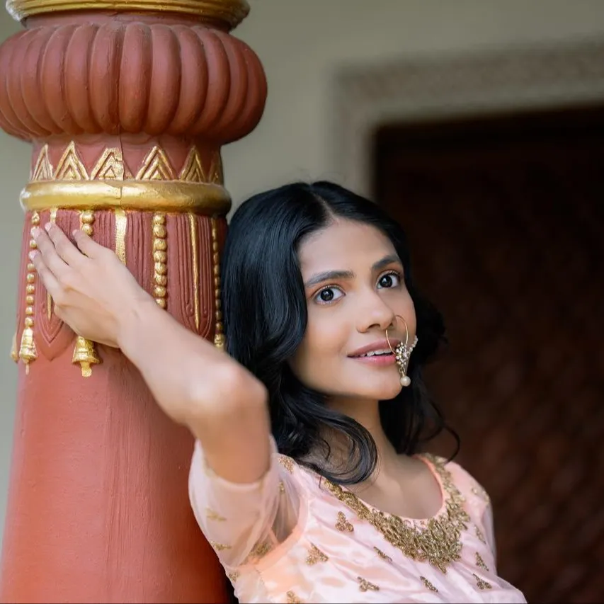 MODEL- Fashion and Jewellery